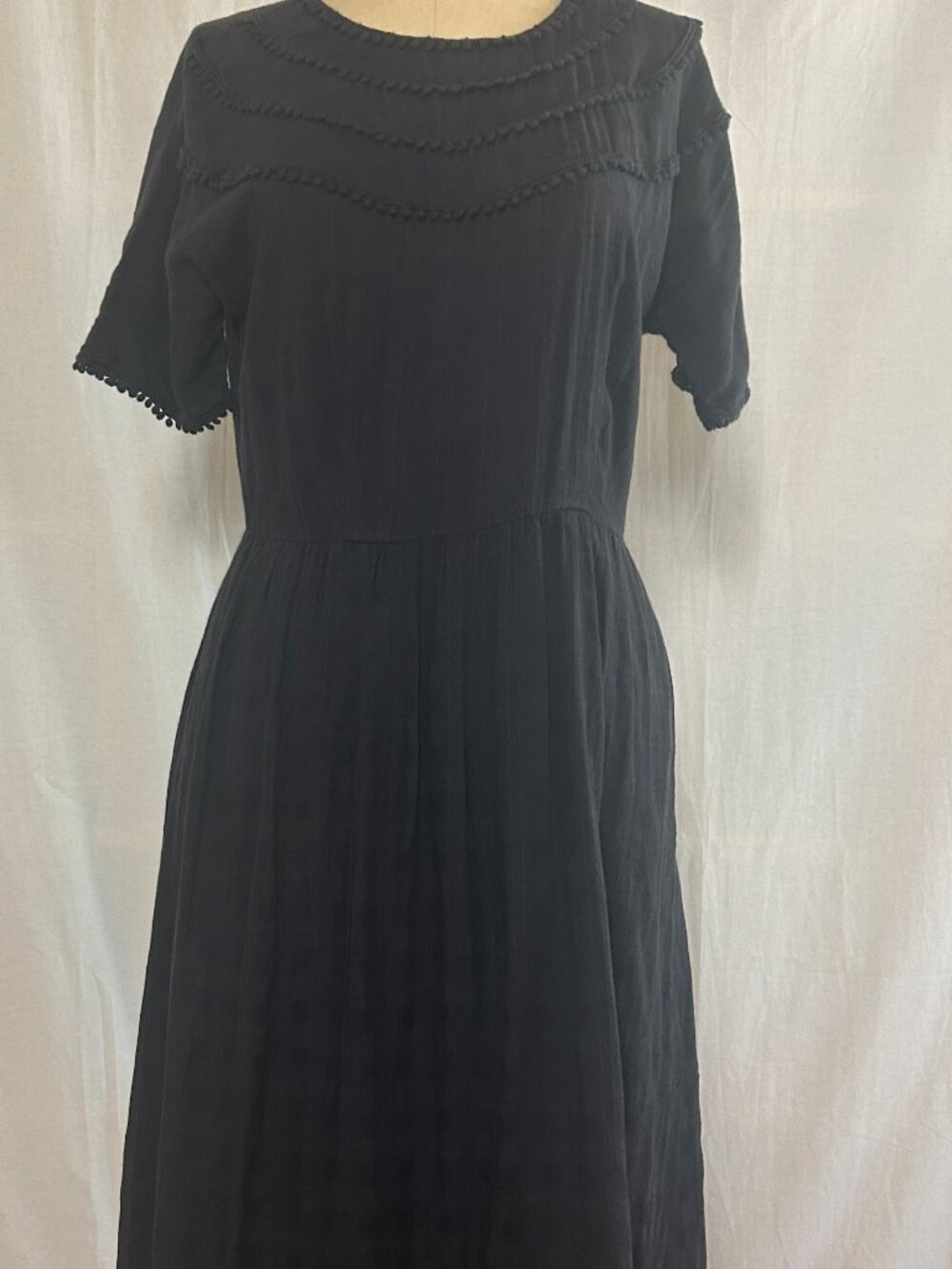 & Other Stories black embroidered dress 8 - Picture 4 of 5
